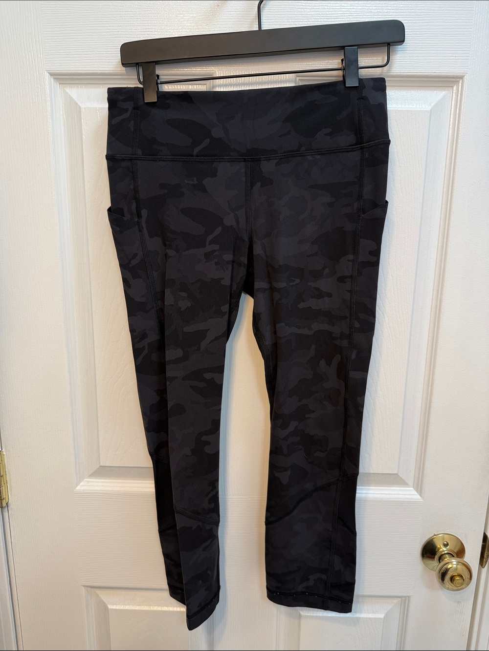 Lululemon Black Camo 3/4 Length Leggings with Side Pockets